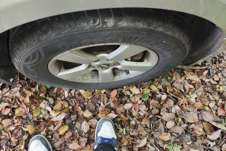 Used Chevrolet Cruze 2013 1.6L SL MT Right Front Wheel Hub