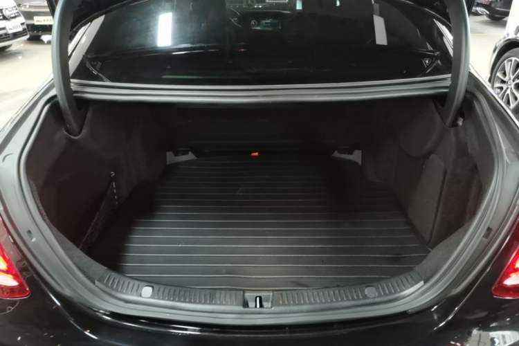 Used Mercedes-Benz E-Class 2020 E 260 L Trunk