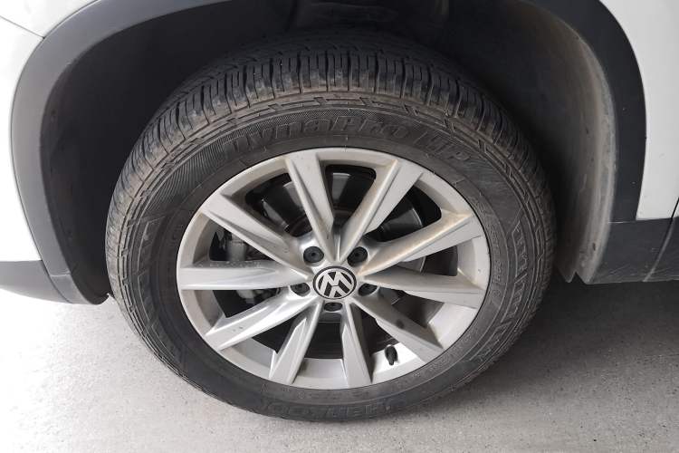 Used Volkswagen Tiguan 2015 1.8TSI Automatic Two-Wheel Drive Comfort Edition Left Front Wheel Hub