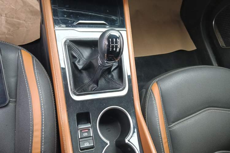 Used Zotye T300 2017 1.5L Manual Luxury Model Gear Lever