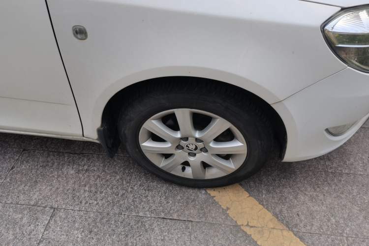 Used Skoda Fabia 2014 1.4L Automatic Crystal Edition
