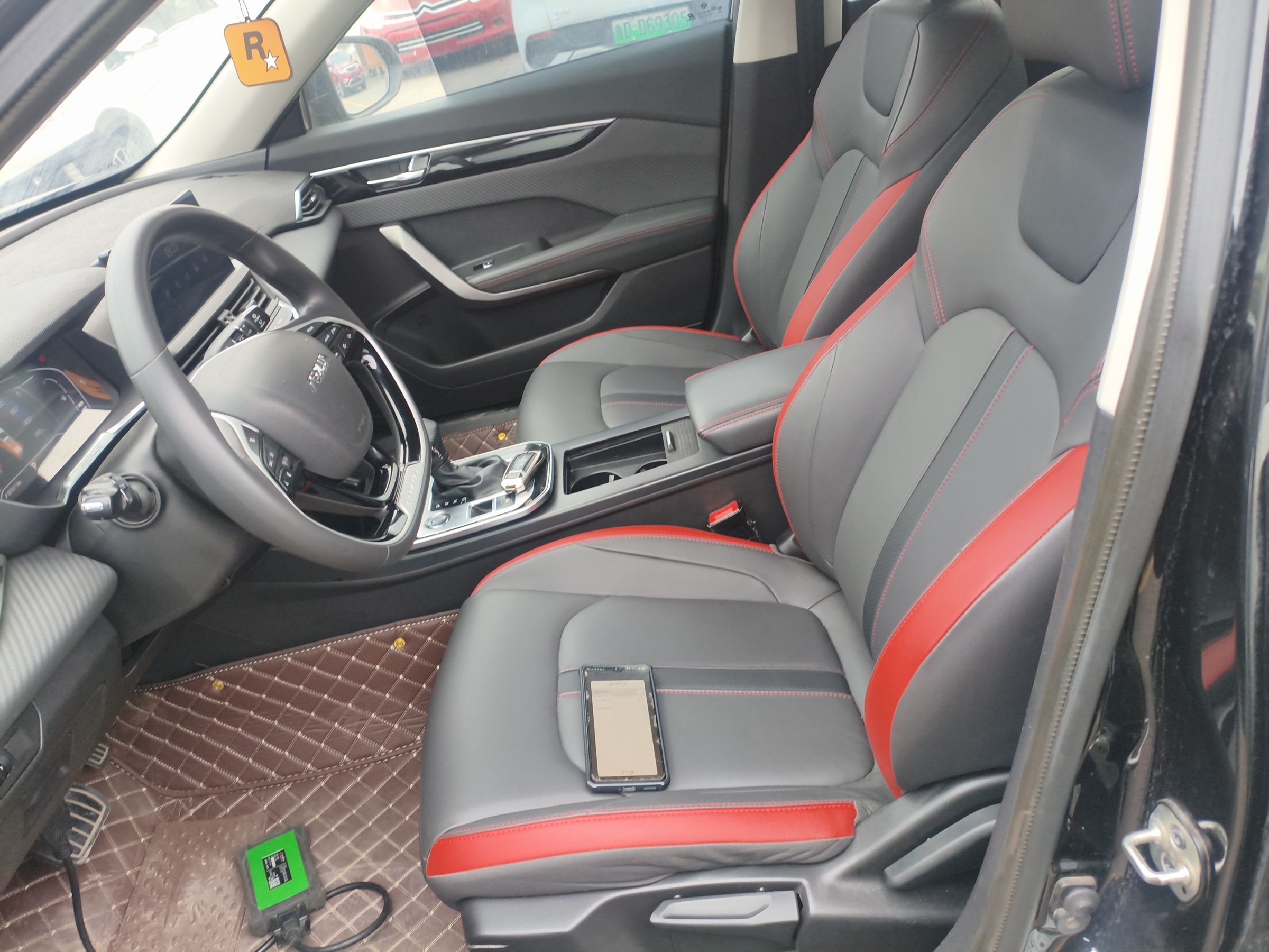 المقاعد الأمامية داخل السيارة