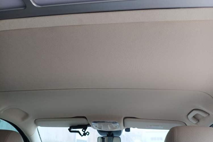 Used Mercedes-Benz Vito 2023 2.0T Elite Version 7 Seats Headliner