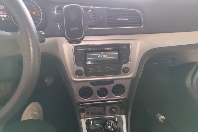 Used Volkswagen Gran Lavida 2013 1.6L Manual Comfort Model Audio And AC Panel