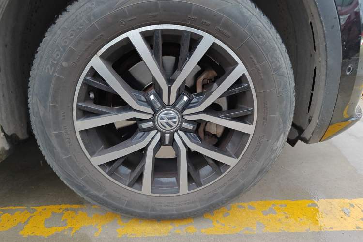 Used Volkswagen Tiguan L New Energy 2019 430 PHEV Hybrid Flagship Model Right Front Wheel Hub