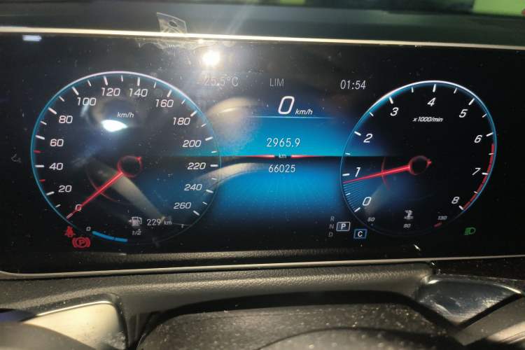 Used Mercedes-Benz GLB 2020 Facelift GLB 200 Fashion Edition Odometer Close Up