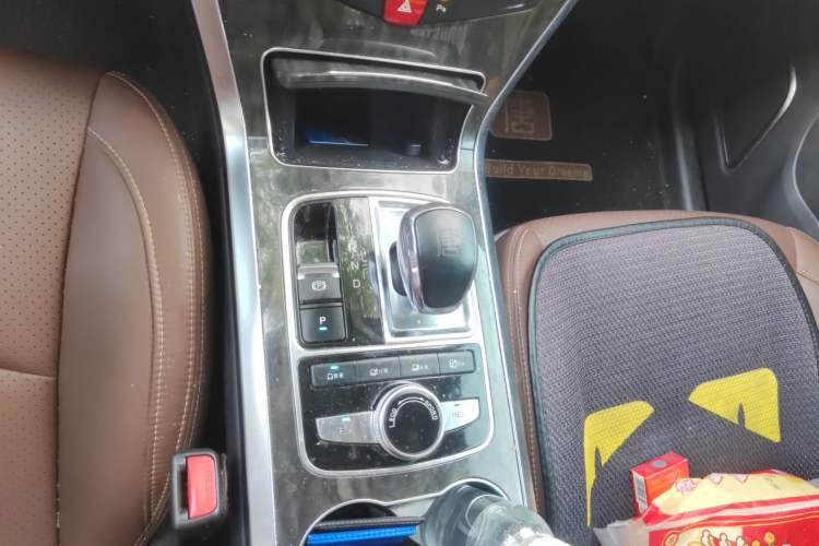 Used BYD Tang New Energy 2017 2.0T All-Wheel Drive Hyatt Model Gear Lever