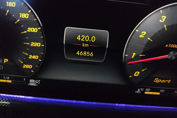 Used Mercedes-Benz G-Class 2019 G 500 Odometer Close Up