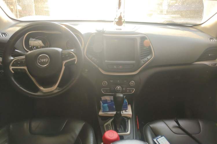 Used Jeep Cherokee 2016 2.0L Superior Edition