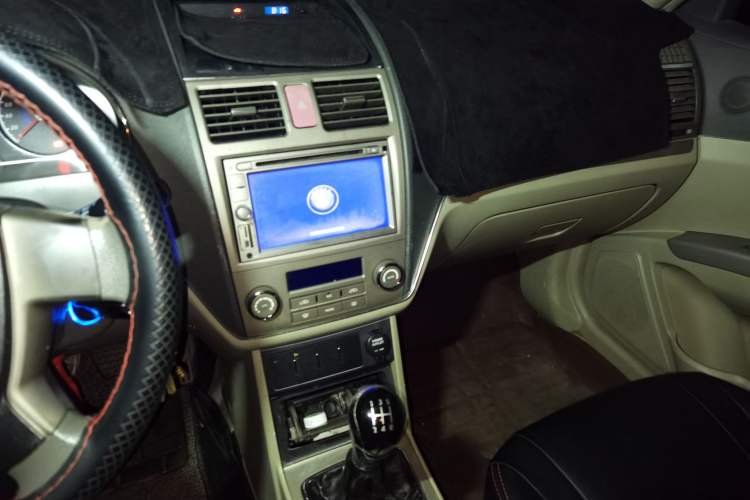 Used Geely Auto Classic Emgrand 2012 Hatchback 1.5L Manual Chao Yue Huimin Model Audio And AC Panel