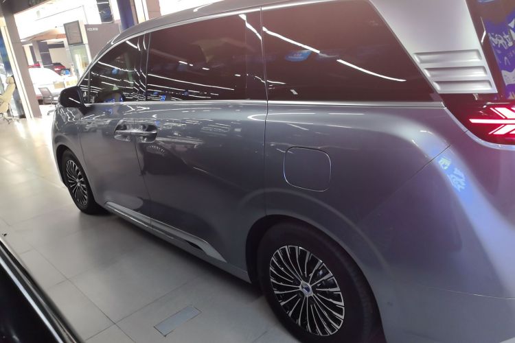 Used Denza D9 2022 DM-i 970 Four-Wheel Drive Flagship Model