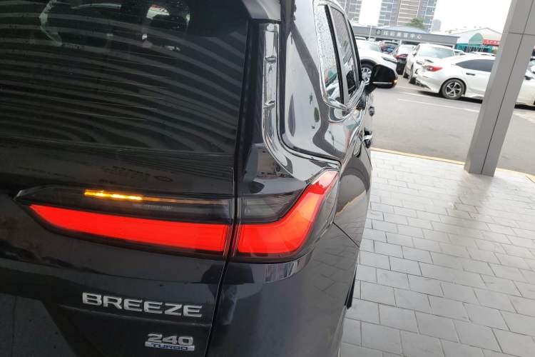 Used Honda Breeze 2023 240TURBO Two-Wheel-Drive Luxury PRO 7-Seater