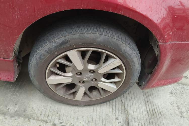 Used Soueast V3 Lingyue 2012 Revised Version 1.5L Manual – Style Edition
