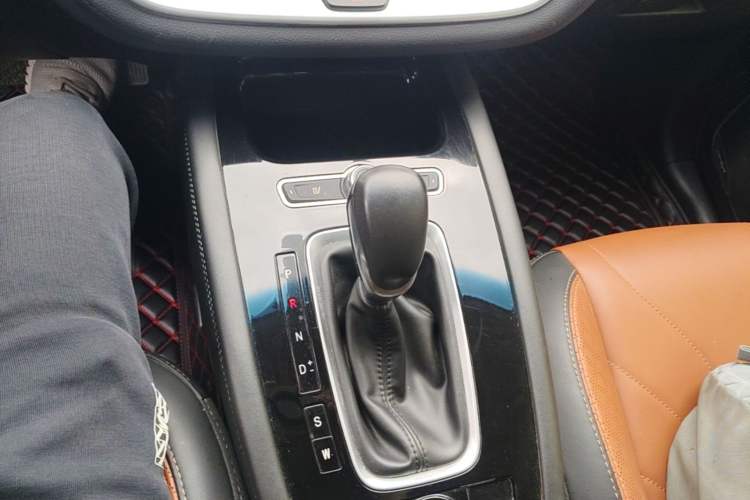 Used JETOUR X70 2018 1.5T Automatic Luxury Edition Gear Lever