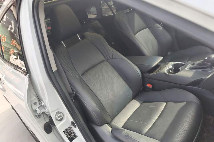 Used Toyota Harrier 2022 2.0L CVT Two-Wheel Drive Deluxe Edition
