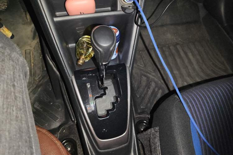 Used Toyota YARiS L Zhi Xuan 2019 1.5G CVT Xuan Dong Sunroof Version China VI Standard Gear Lever