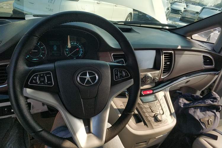 Used JAC Refine M5 2016 2.0T Gasoline Automatic Business Edition