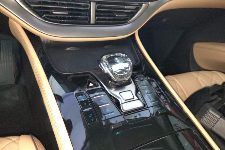 Used Denza D9 2024 DM-i 980 Four-Wheel Drive Prestige Model Gear Lever