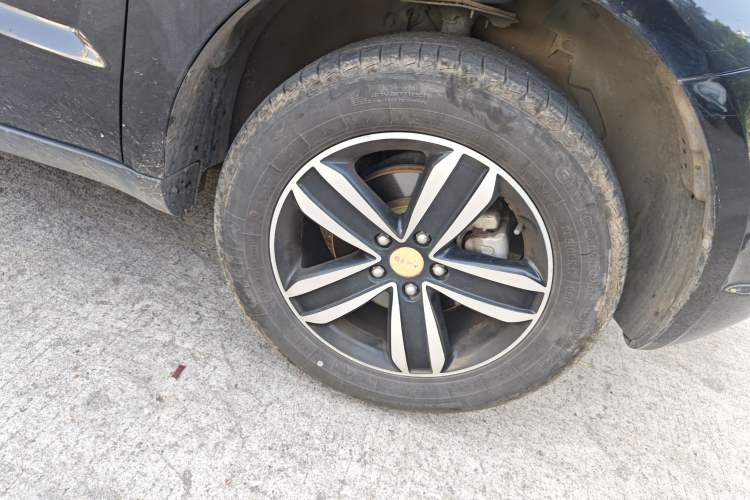 Used Geely Auto GX7 2015 Classic Edition 1.8L Manual Urban Model China IV
