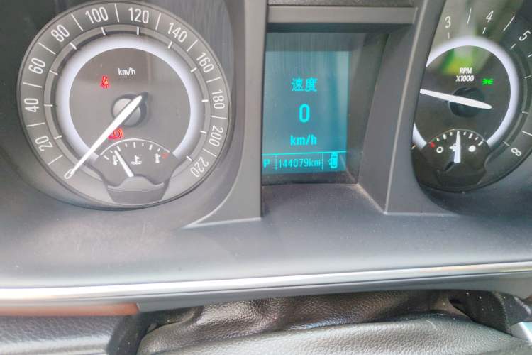 Used Buick GL8 2018 28T Luxury Model China VI Standard Odometer Close Up