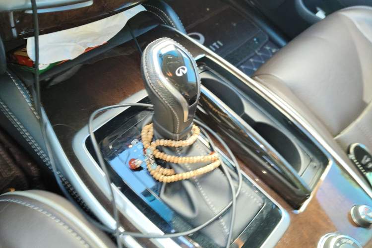 Used Infiniti QX60 2016 2.5 S/C Hybrid Two-Wheel-Drive Excellence Edition China V Standard
