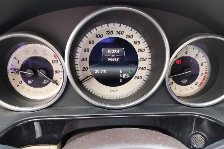 Used Mercedes-Benz E-Class 2014 Restyled E 300 L Sport Edition Odometer Close Up