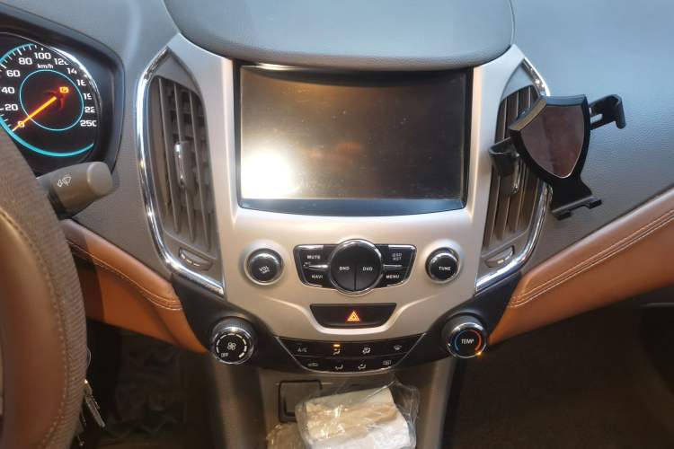 Used Chevrolet Cruze 2015 1.5L Manual Fashion Edition