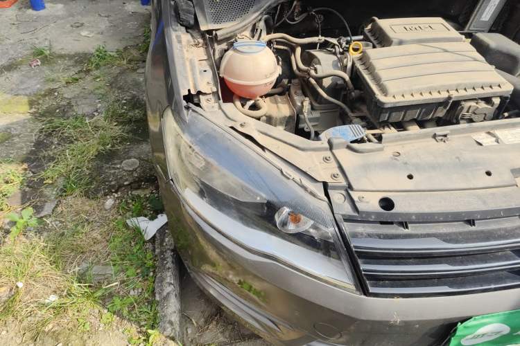 Used Volkswagen Jetta 2013 1.6L Automatic Fashion Model Right Front Headlight