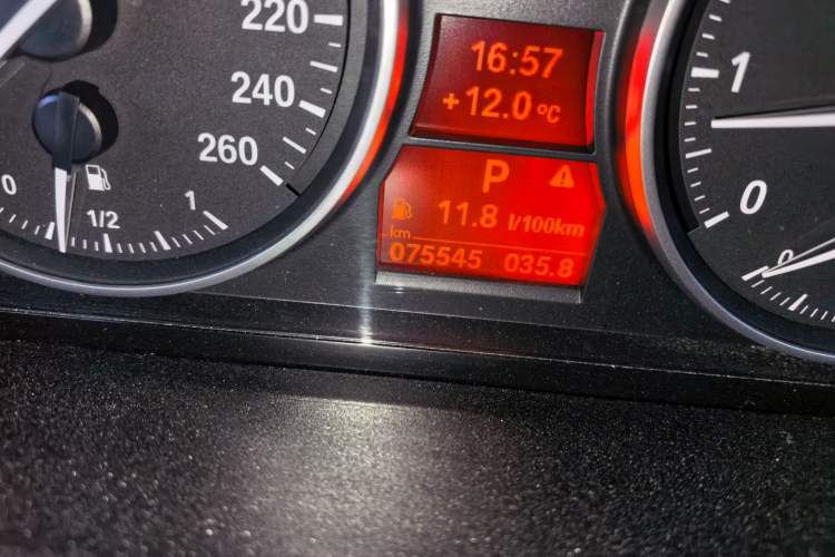 Used BMW X1 2013 sDrive18i Sport Design Package Odometer Close Up