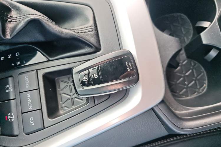 Used Toyota RAV4 2023 Dual-Engine 2.5L E-CVT Two-Wheel Drive Elite Plus Edition
