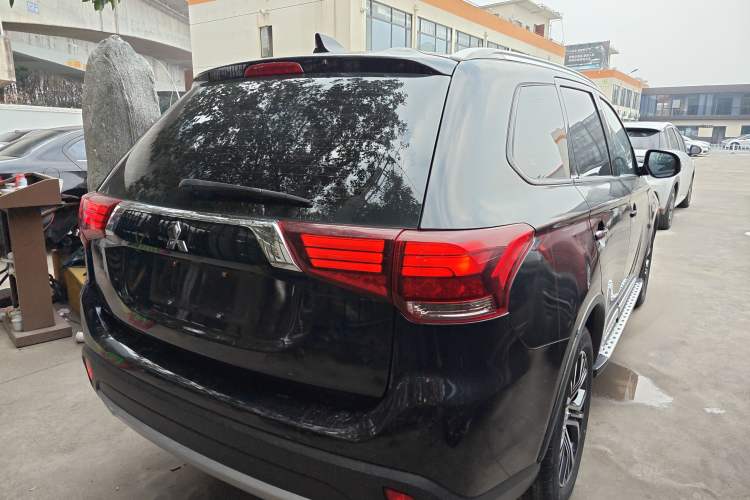 Used Mitsubishi Outlander 2018 2.0L Two-Wheel Drive Glory Edition 5 Seats
