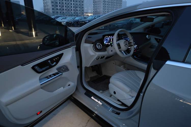 Used Mercedes-Benz EQE 2022 350 Luxury Edition
