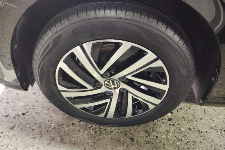 Used Volkswagen Lavida 2024 300TSI DSG Starry Sky Leading Edition Left Front Wheel Hub