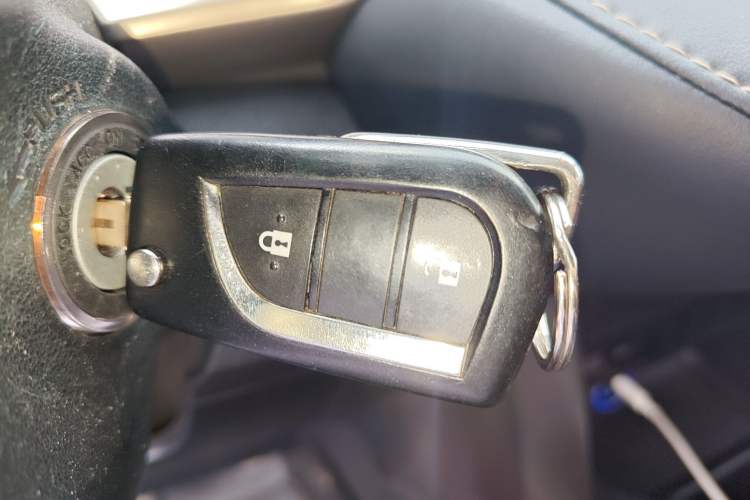 Used Toyota RAV4 2016 2.0L CVT Two-Wheel Drive Fashion Edition China V Standard
