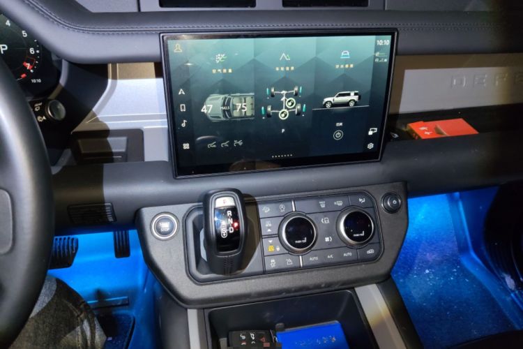 Used Land Rover Defender 2025 110 3.0T P400 X-Dynamic SE Audio And AC Panel