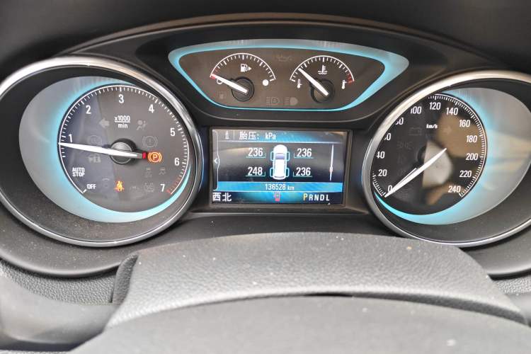 Used Buick Envision 2017 28T Four-Wheel Drive Elite Model Odometer Close Up