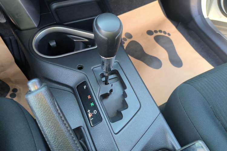 Used Toyota RAV4 2016 2.0L CVT Two-Wheel Drive Fashion Edition China V Standard