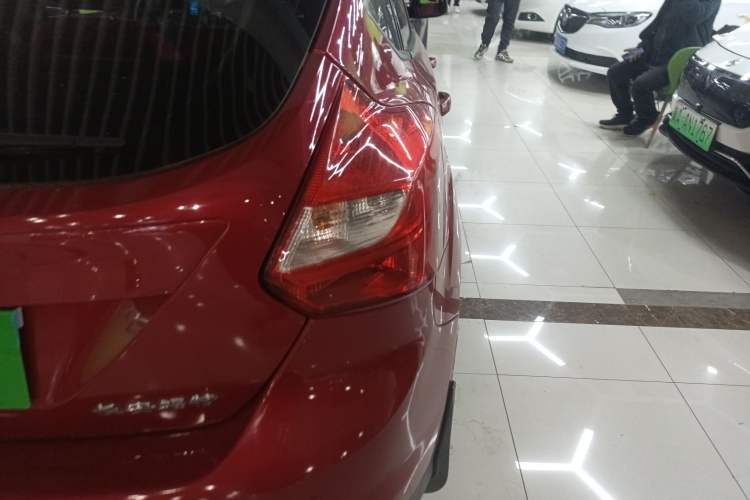 Used Ford Focus 2012 Hatchback 1.6L Automatic Comfort Model Exterior 3