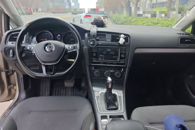 Used Volkswagen Golf 2018 230TSI Automatic Comfort Model Center Console