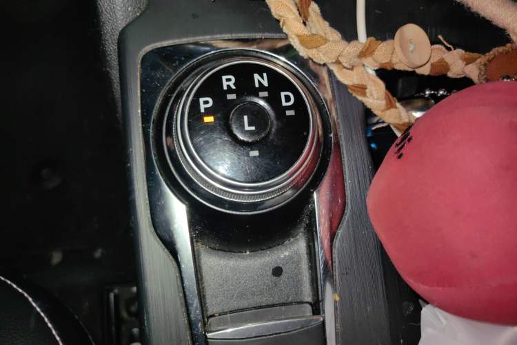 Used Ford Focus 2020 Hatchback EcoBoost 180 Automatic Trend Edition Gear Lever