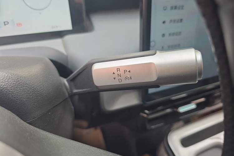 Used AION Y 2023 Plus 610 Enjoy Edition Gear Lever