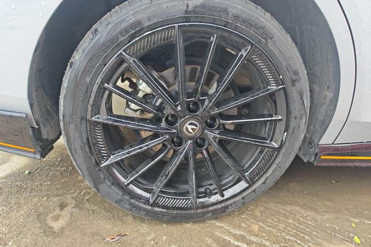 Used CHANGAN UNI-V 2023 2.0T Sport Edition Right Rear Wheel Hub
