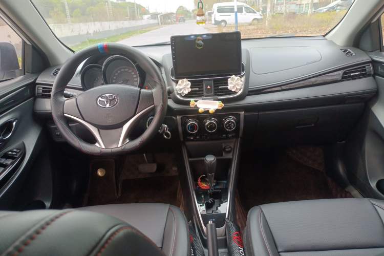 Used Toyota YARiS L Zhi Xuan 2020 X-Trail X 1.5L CVT Luxury Edition Center Console