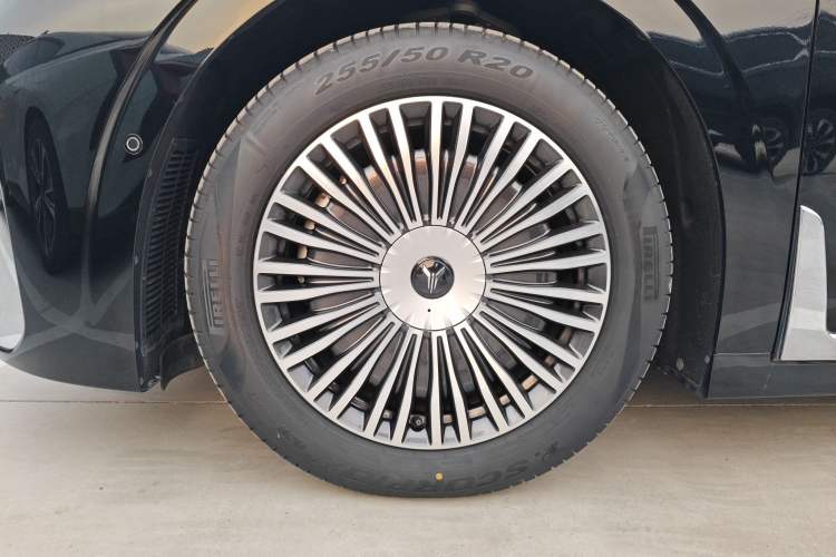 Used VOYAH Dream 2025 PHEV Four-Wheel-Drive Flagship Kunpeng Edition Left Front Wheel Hub