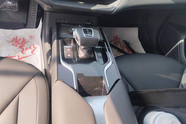 Used Hongqi E-QM5 2022 431 km Charge & Enjoy Edition Gear Lever