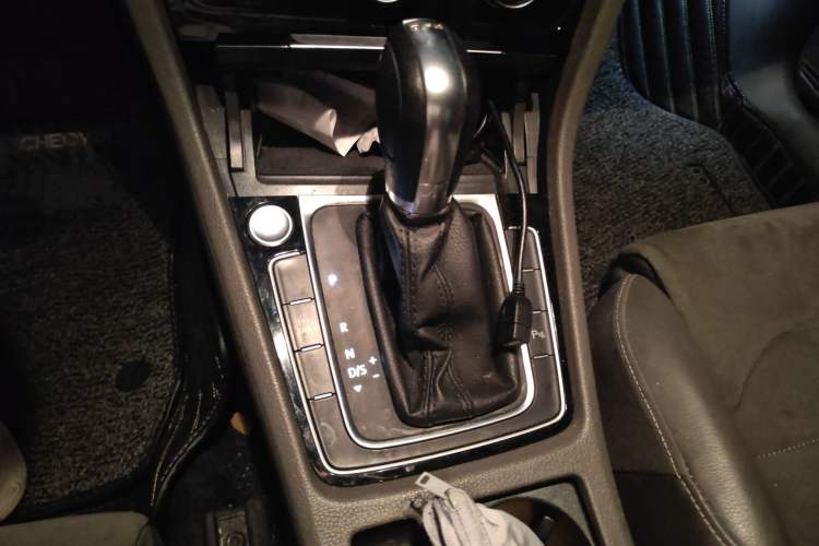 Used Volkswagen Golf 2015 1.4TSI Automatic Flagship Model Gear Lever