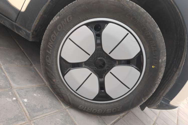 Used Geely Galaxy Geome 2025 310km Youth Edition Right Front Wheel Hub