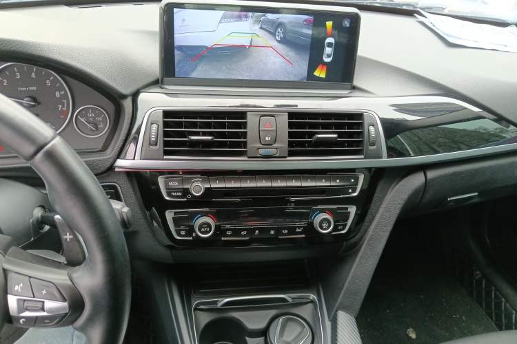 Used BMW 3 Series 2016 316i Fashion Model Audio And AC Panel