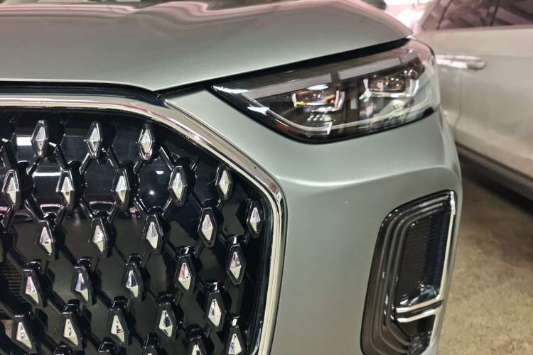 Used Chery Tiggo 8 L 2024 2.0T Two-Wheel Drive Prestige Version 5 Seats
