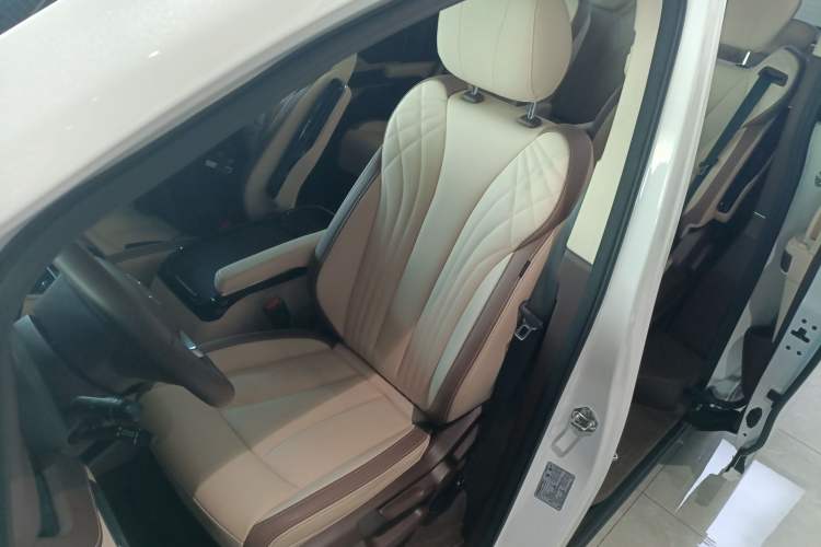 Used Bestune M9 2023 2.0T Prestige Edition